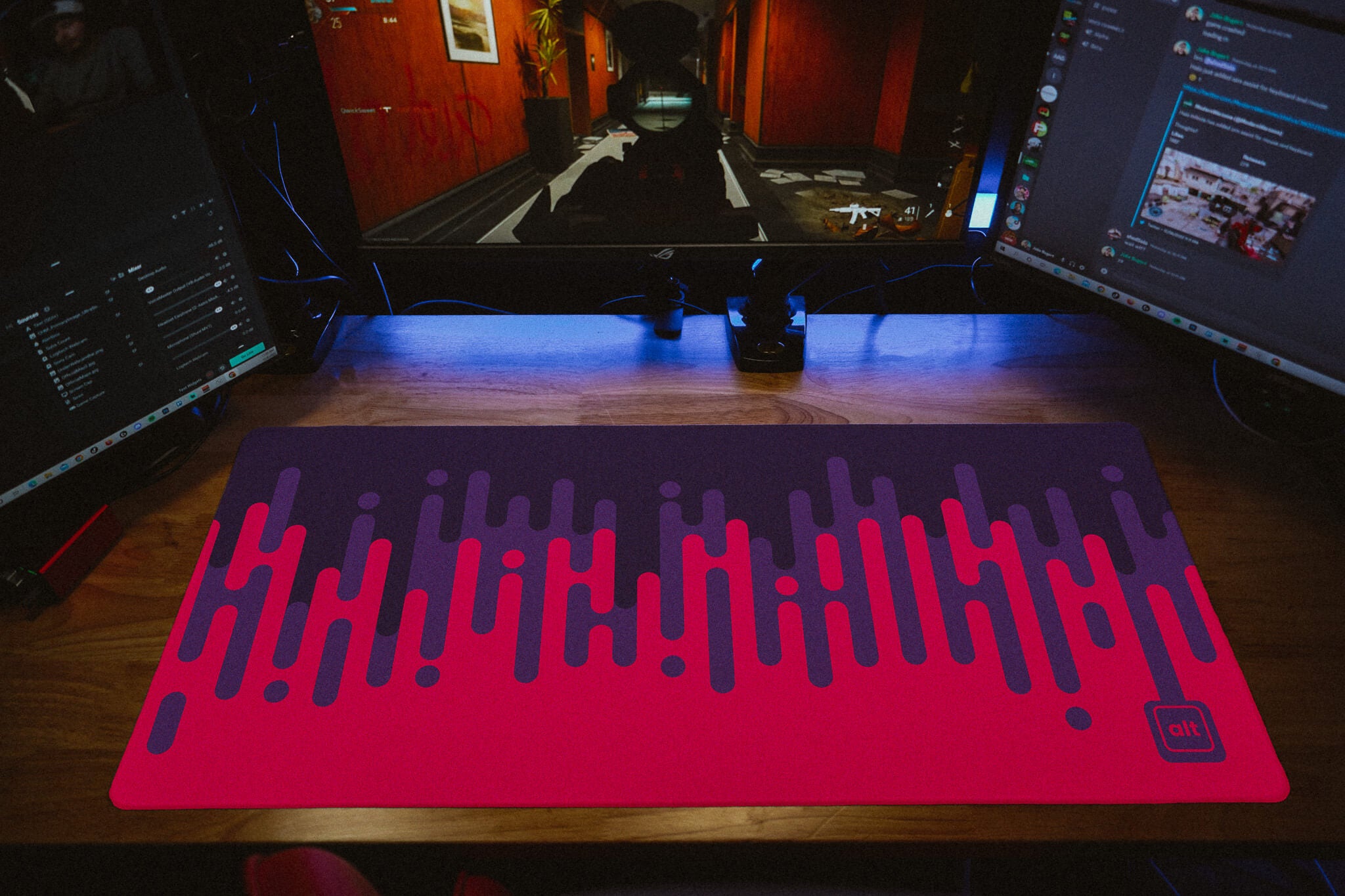 Linear Waves Fuchsia Mousepad